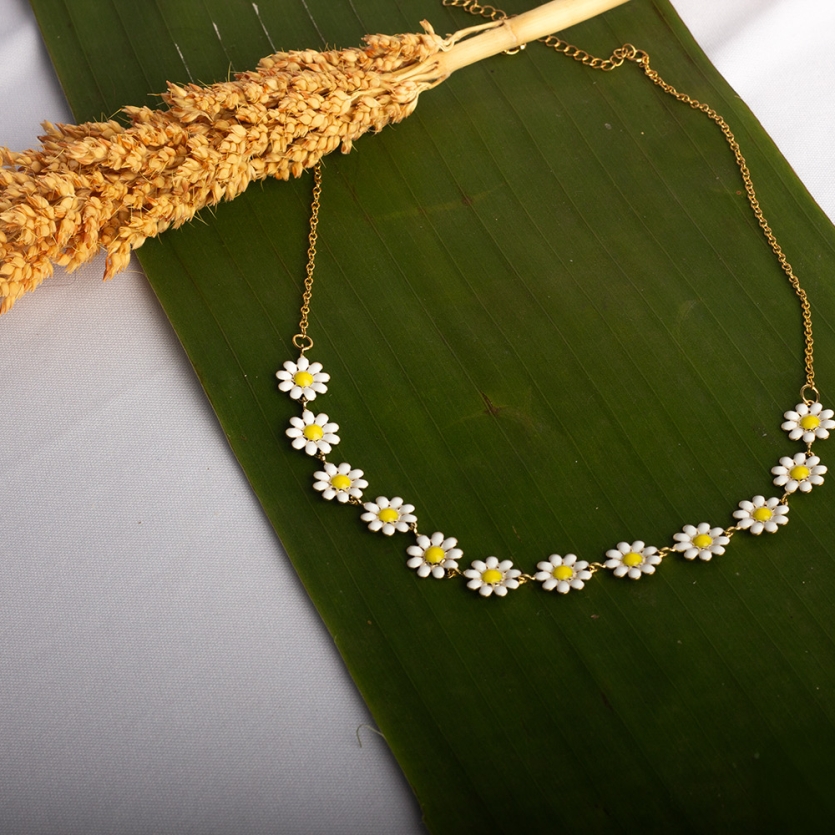 Colar Margaridas Dourado Bruna