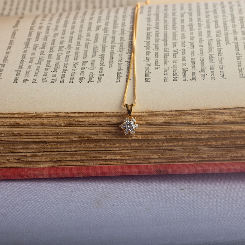 Colar Estrela Zircônia Dourado Estela