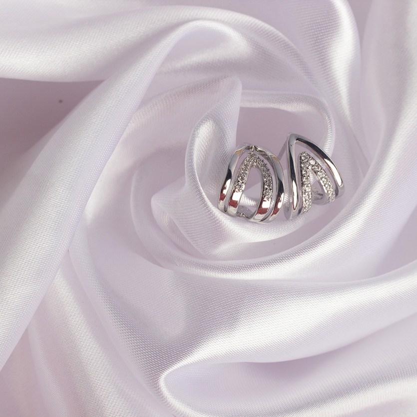 Brinco Dois V Prata Marina