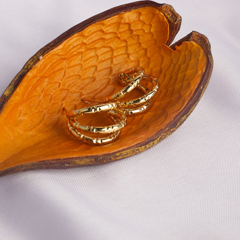 Brinco Argola Tripla Trabalhada Dourada Aço Inox Taty