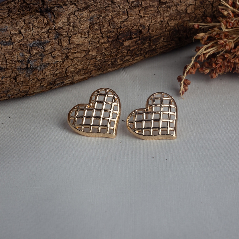 Brinco Coração Vazado Dourado Angie