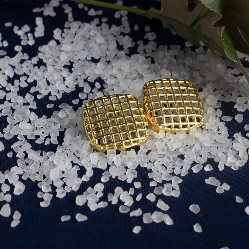 Brinco Quadrado Vazado Dourado Dalila