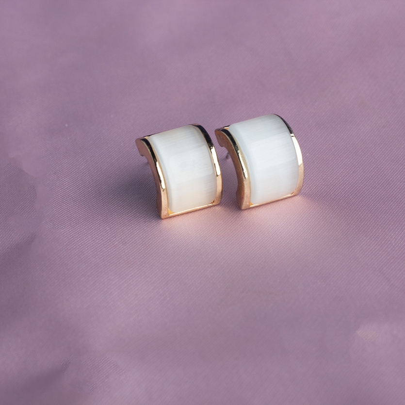 Brinco Perolado Quadrado Dourado Laísa