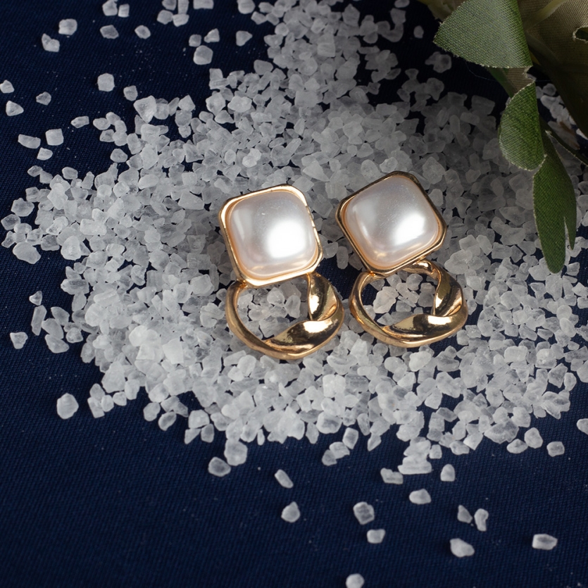 Brinco Círculo E Pérola Dourado Vanessa