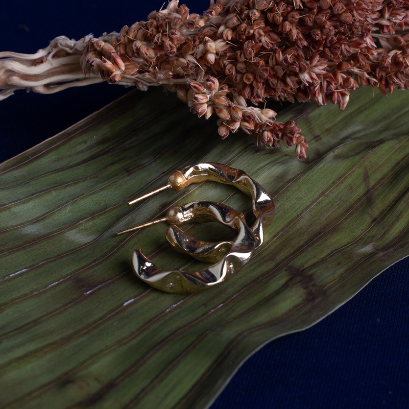 Brinco Argola Orgânica Dourada Juliete