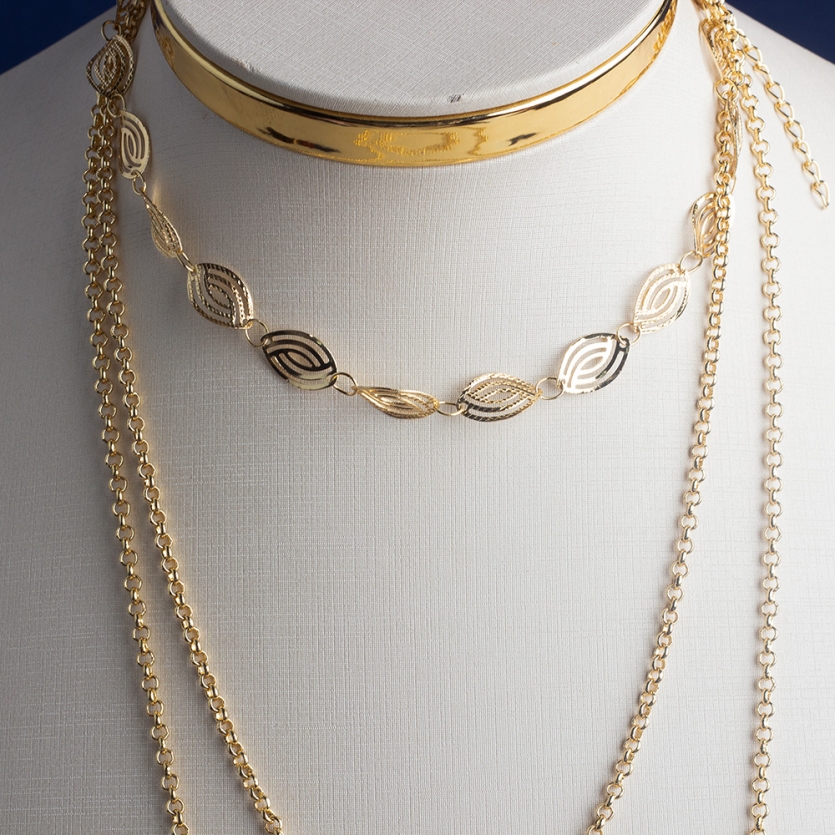 Colar Triplo Longo Dourado Ávila