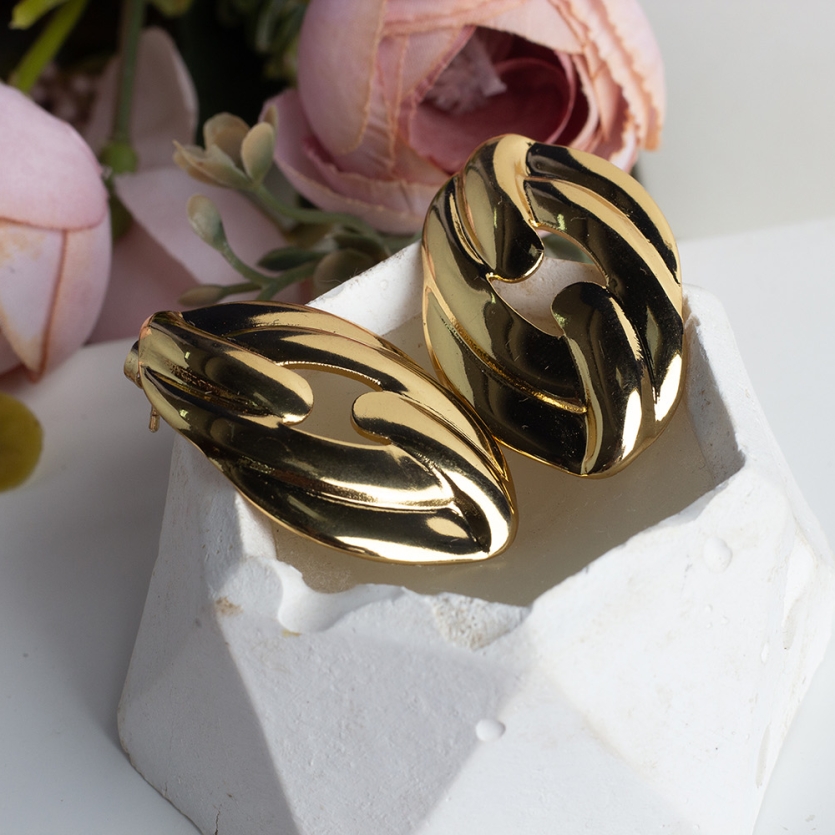 Brinco Oval Trabalhado Dourado Iara