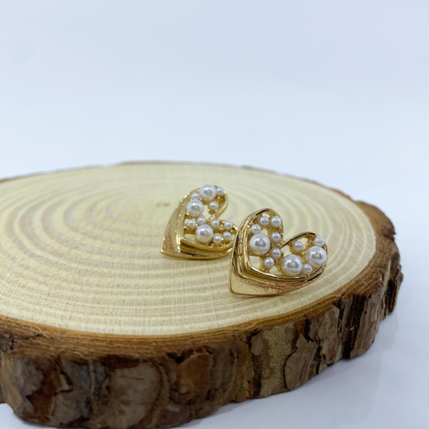 Brinco Coração Com Pérolas Dourado