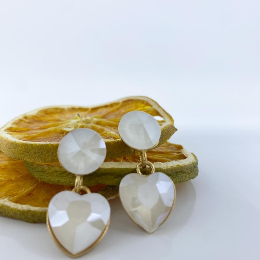 Brinco Coração Com Pedra Marfim Dourado