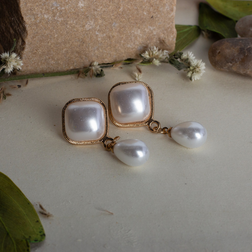 Brinco Base Pérola e Gota Pérola Dourado Tina