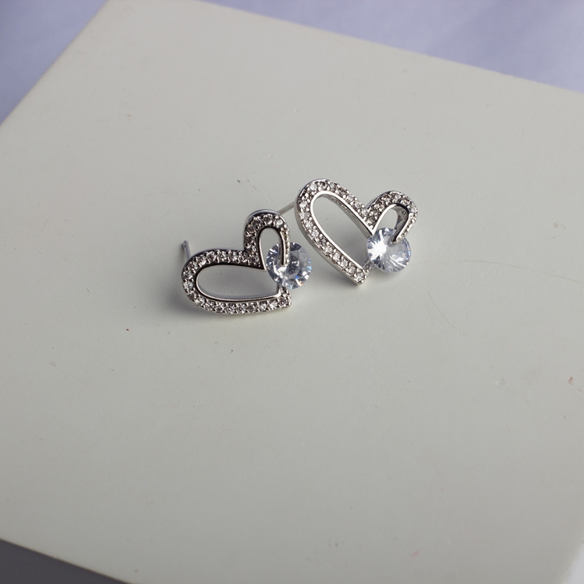 Brinco Coração Cravejado Com Pedra Prata Nara
