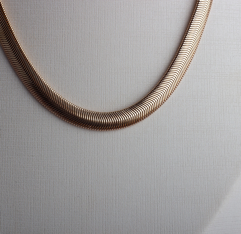 Colar Lacraia Grosso Dourado