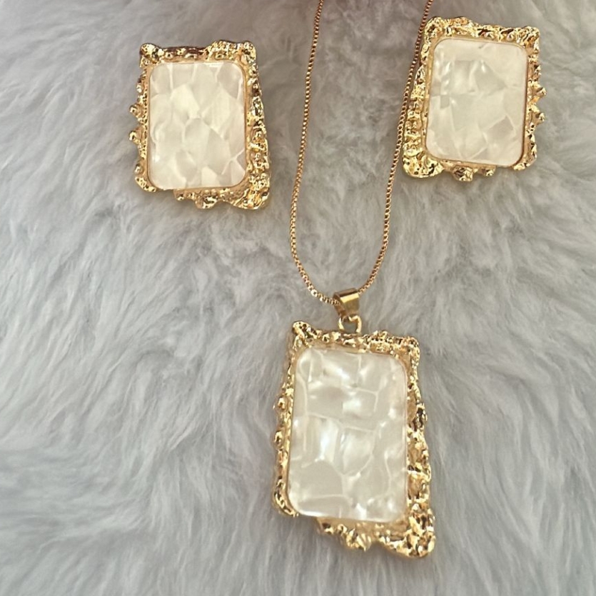 Conjunto Madre Pérola Quadrado Dourado
