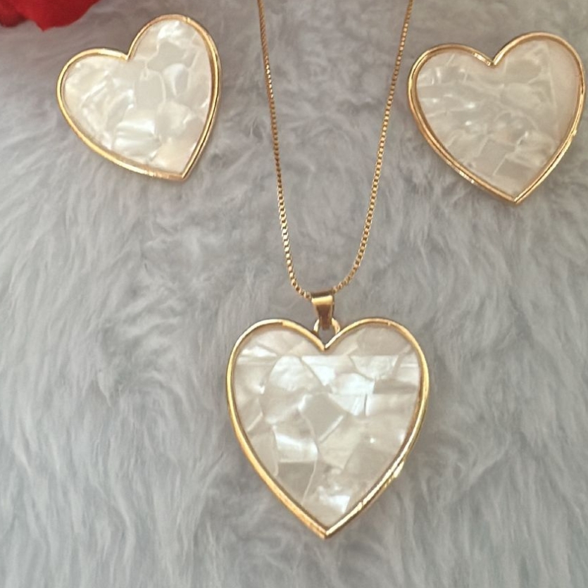 Conjunto Madre Pérola Coração Dourado