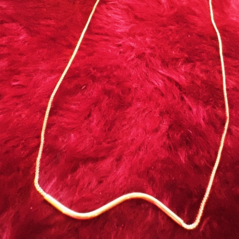 Colar Onda Minimalista Dourado