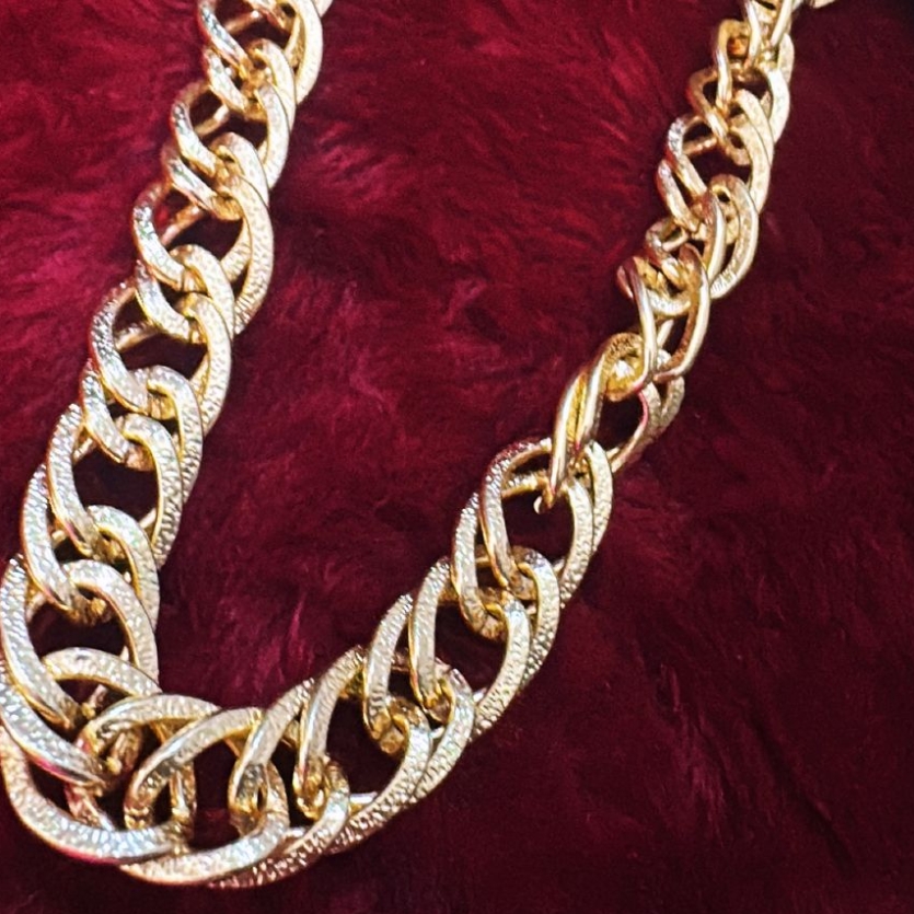 Colar Elos Duplos Trabalhados Dourado