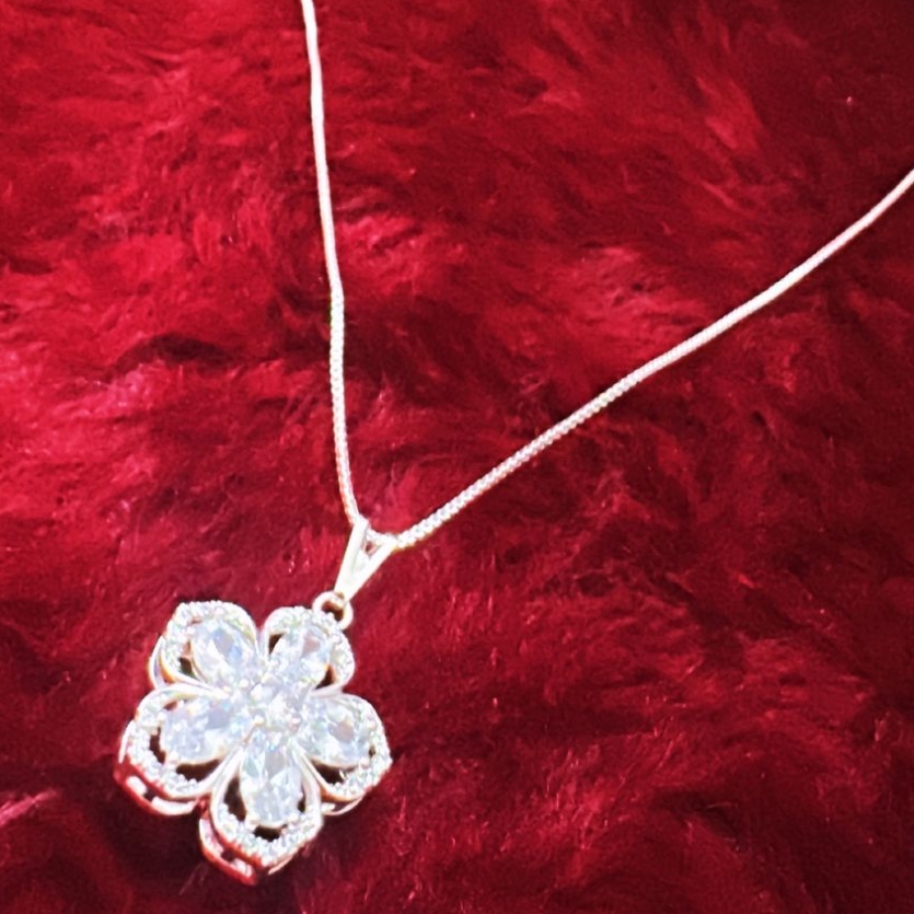 Colar Flor Cristal Prata